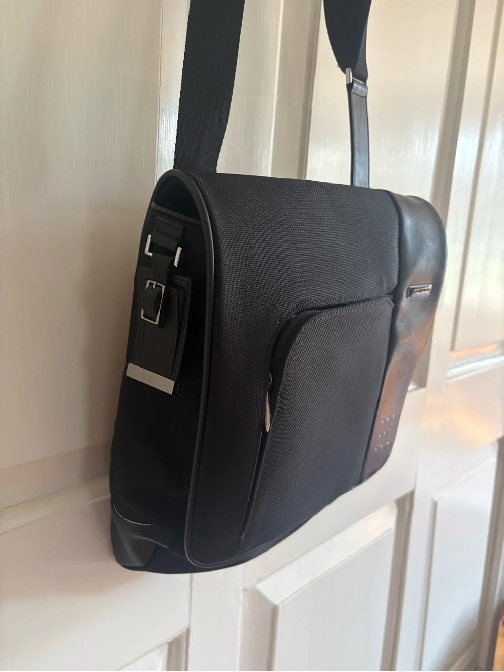 Tumi Alpha 3 LXT Messenger Crossbody Black Nylon & Leather Computer Laptop Bag